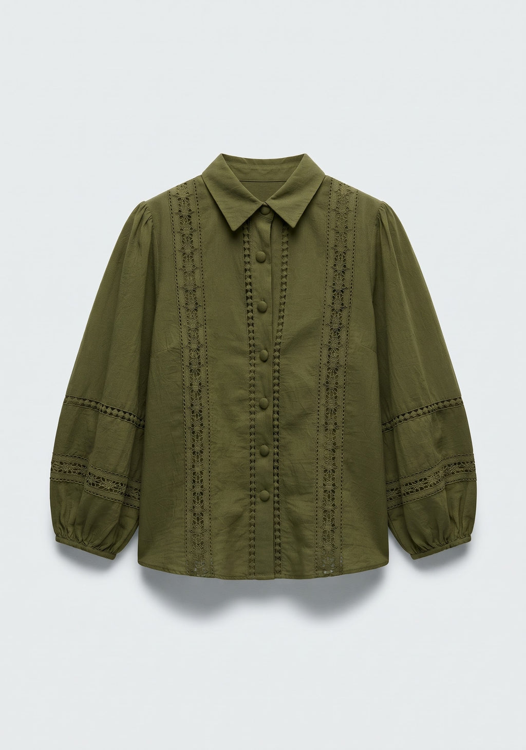 CHEMISE À MANCHES LONGUES ET DÉTAILS AJOURÉS