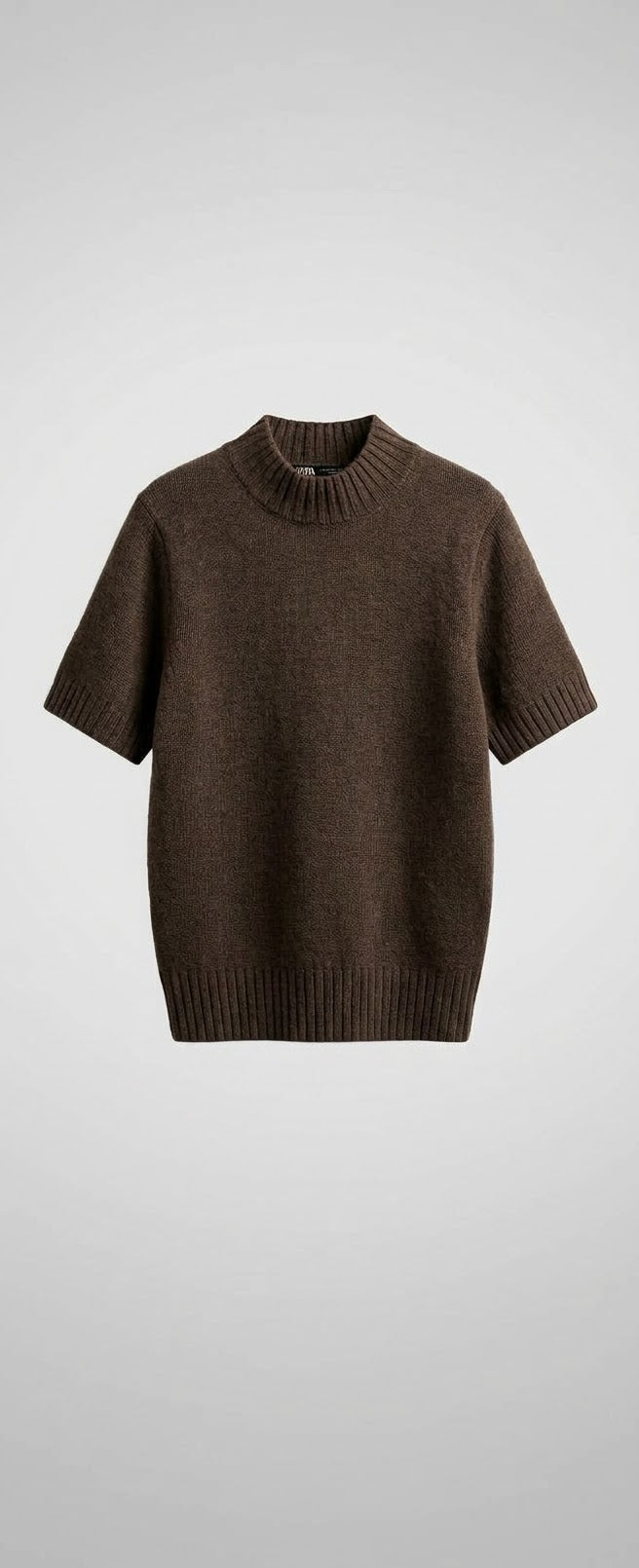 PULL EN MAILLE À COL MONTANT ET MANCHES COURTES