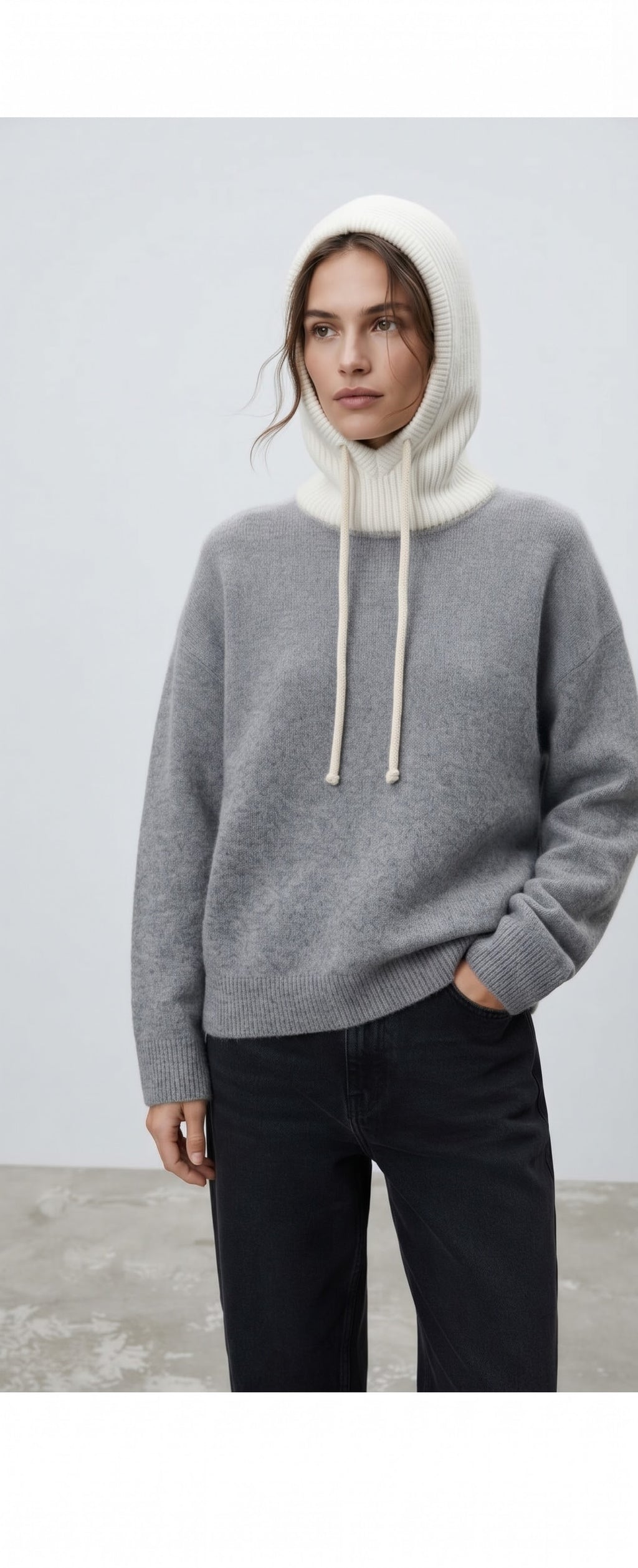 CAGOULE EN MAILLE CÔTELÉE À CORDON DE SERRAGE