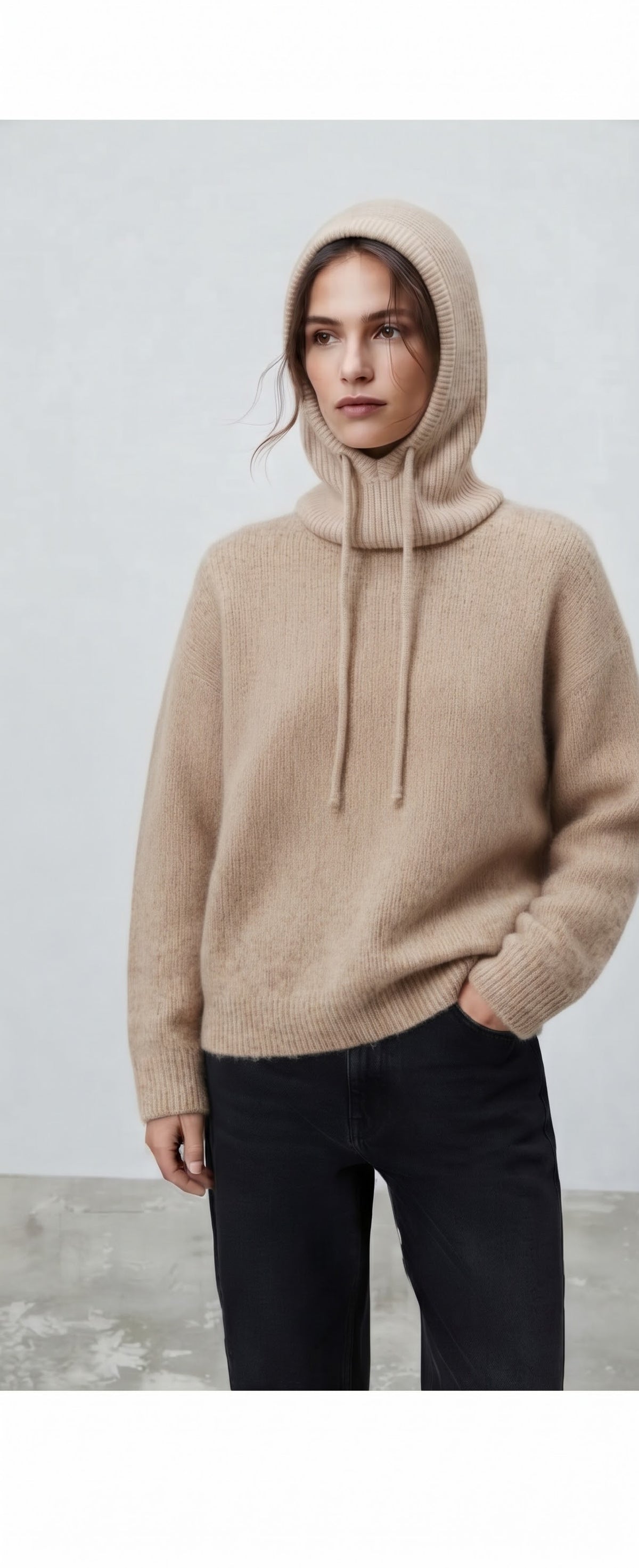CAGOULE EN MAILLE CÔTELÉE À CORDON DE SERRAGE