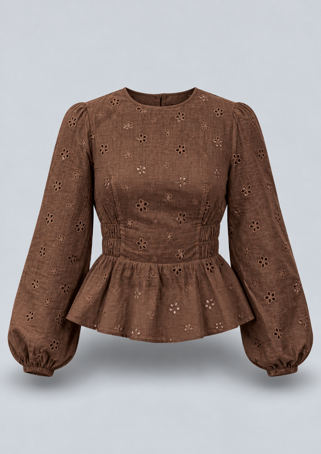 BLOUSE À BRODERIES FLORALES ET BAS ÉVASÉ