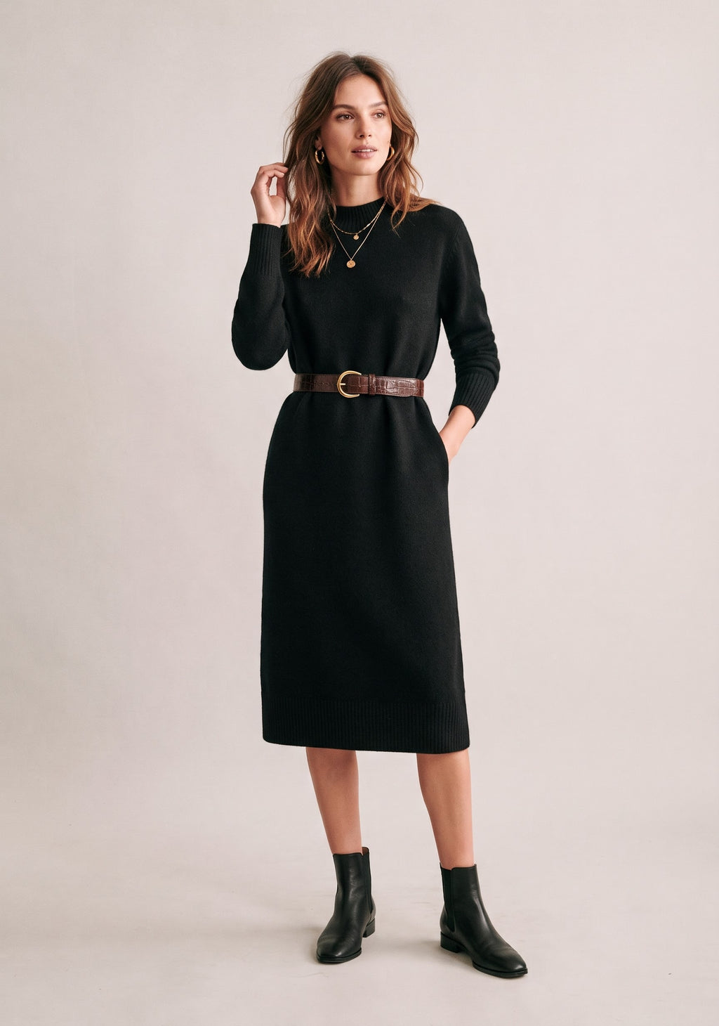 ROBE MIDI EN MAILLES TRICOTÉES À COL MONTANT ET CEINTURE