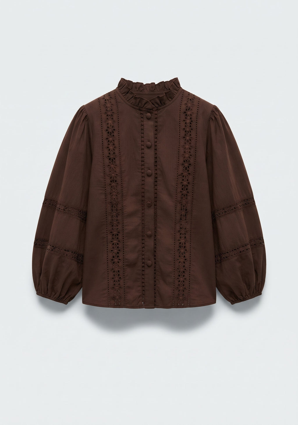 CHEMISE À MANCHES LONGUES ET DÉTAILS AJOURÉS