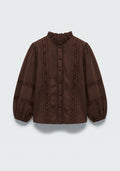 CHEMISE À MANCHES LONGUES ET DÉTAILS AJOURÉS