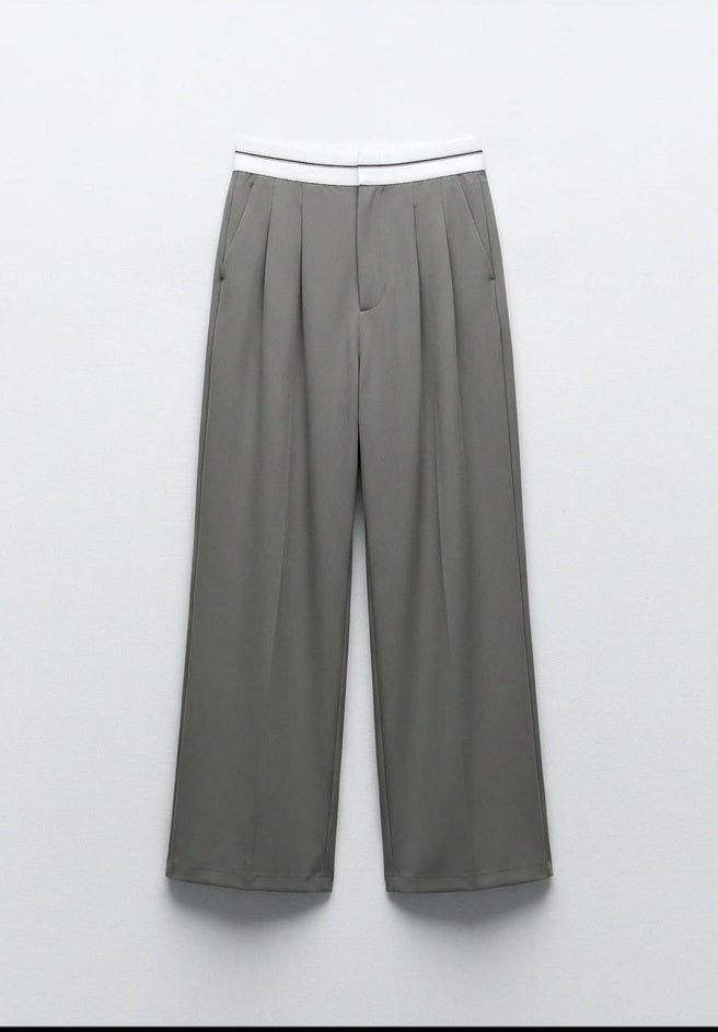 PANTALON LARGE À TAILLE CONTRASTÉE ET PLIS